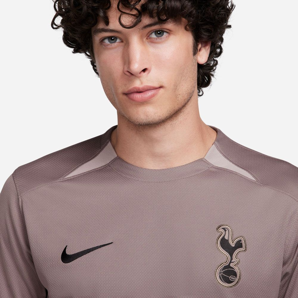Nike shop tottenham on sale