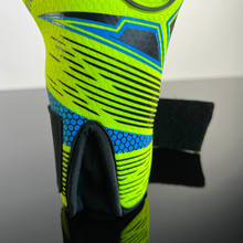 Load image into Gallery viewer, West Coast Aero Bravo Goalkeeper Gloves