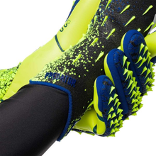 Load image into Gallery viewer, adidas Predator Pro Goalkeeper Gloves
